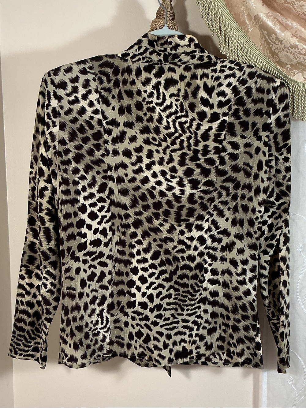 Vintage Carlisle Leopard-Print 100% Silk Blouse or Jacket Black & Gray Sz 8 - Picture 6 of 11